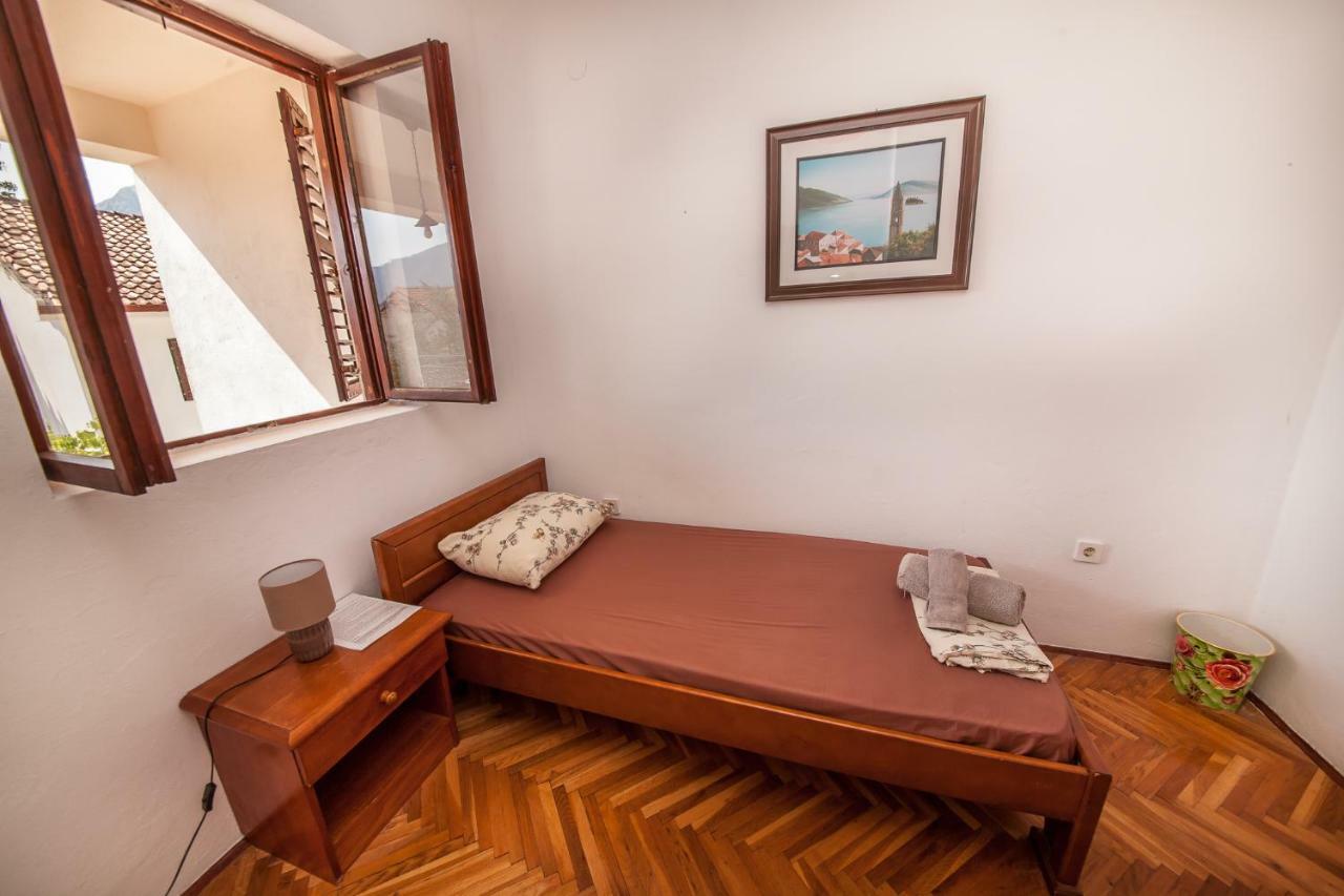 Alex Guesthouse Kotor Extérieur photo
